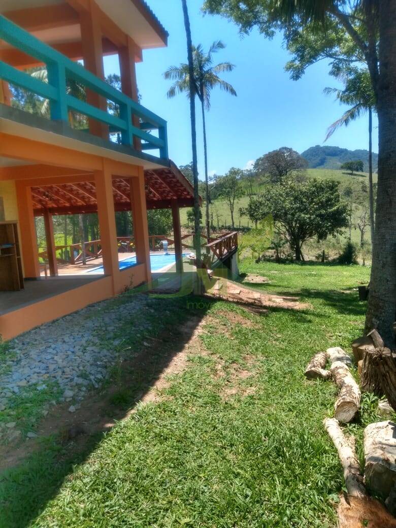 Sítio, 3 quartos, 2040 m² - Foto 1